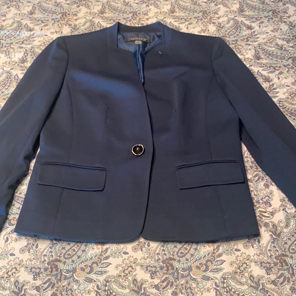 Kasper Jackets & Blazers - Kasper gorgeous navy blazer size 8